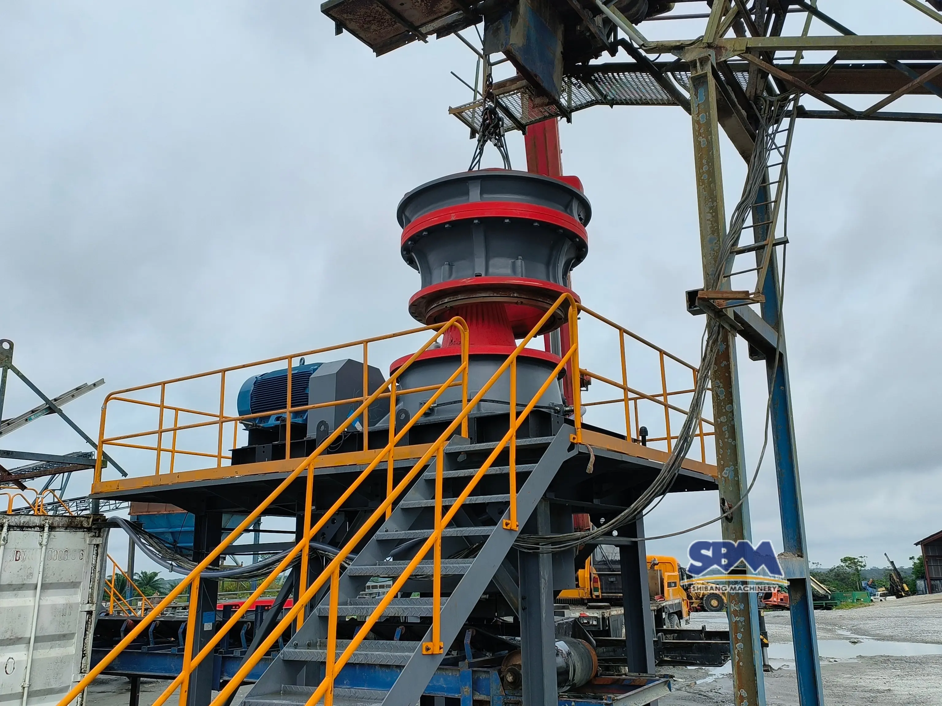 Línea de producción de trituración de granito de 200-250 tph en Nigeria