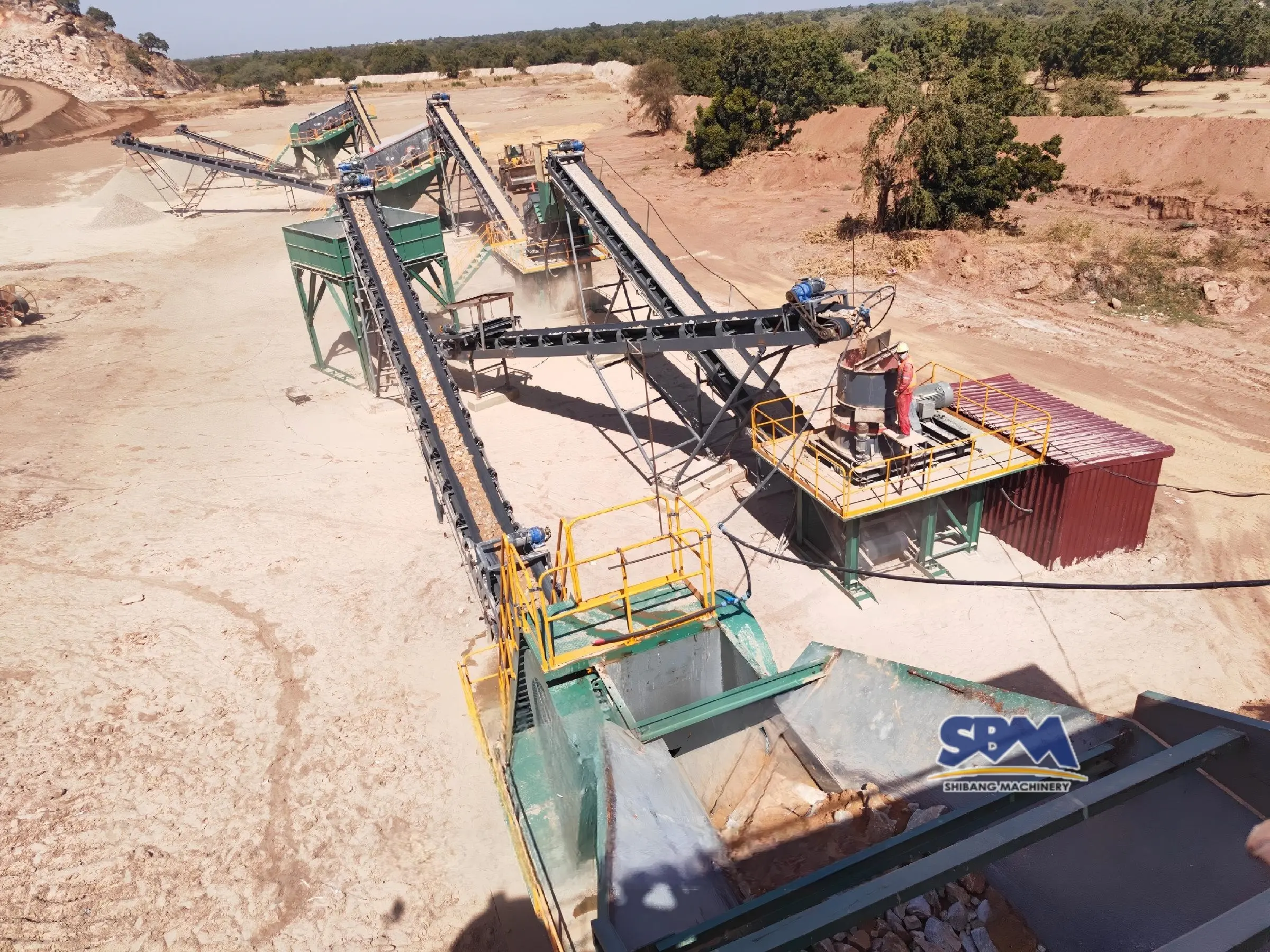 Sistema de chancado en operación para minería y canteras